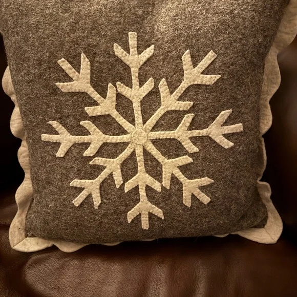 Gray and White Snowflake Throw Pillow Set - Picture 2 of 2